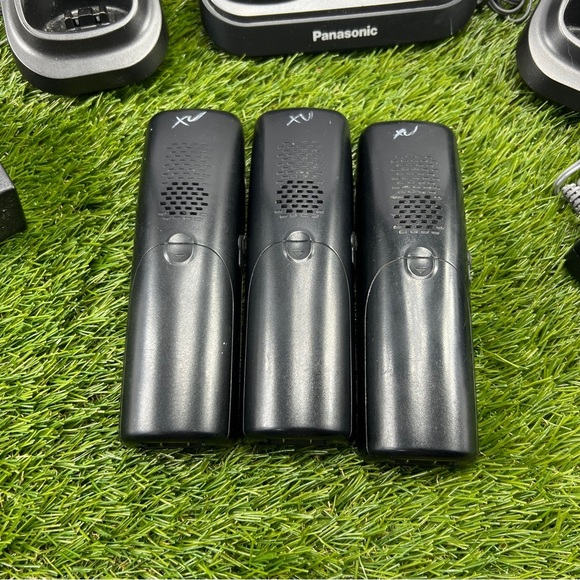 Panasonic KX-TG9331T  1.9 GHz Trio Handsets Single Line Cordless Phone + 3 Base - Picture 5 of 9